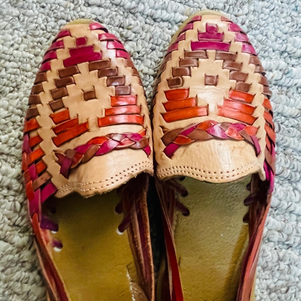 Authentic multicolor huarache sandals!🌅